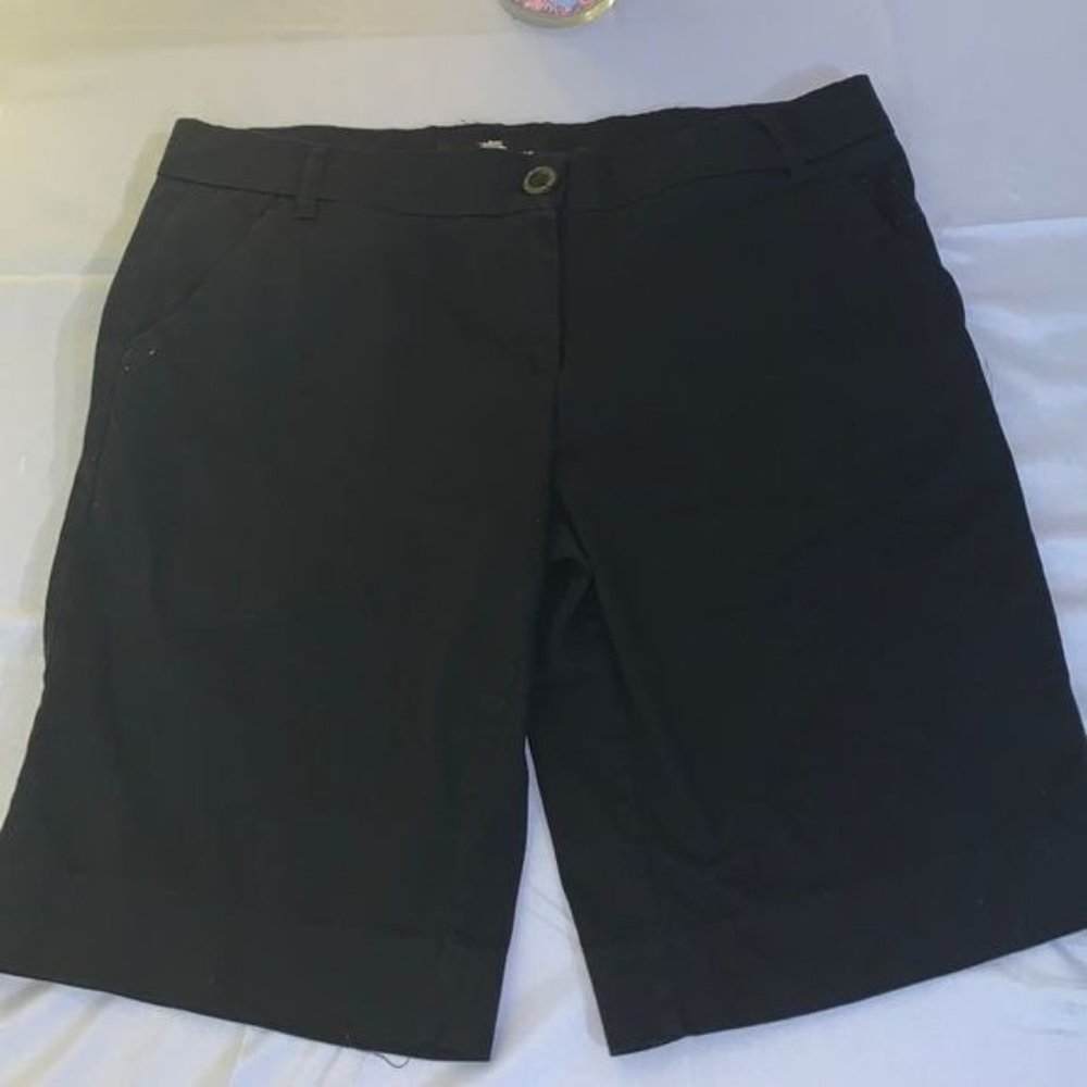 Karen Brooks Women Black Bermuda Shorts, Size 10
